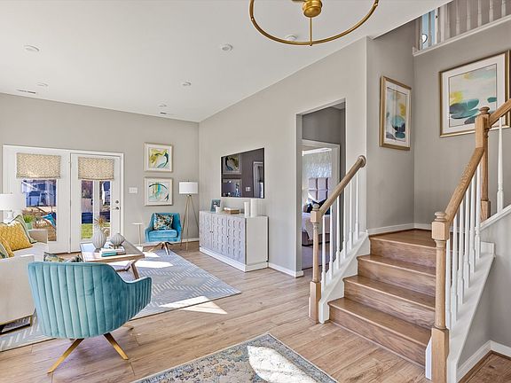 05-Foyer_Family Room