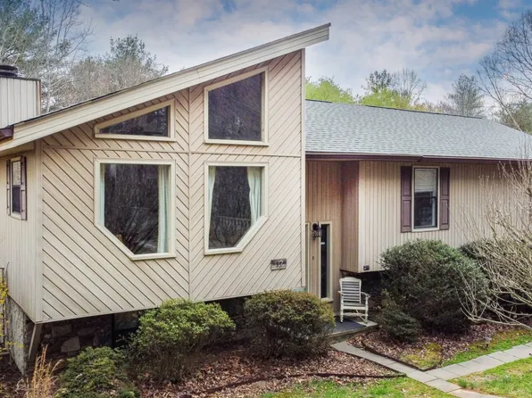 17 Country Spring Dr, Asheville, NC 28804
