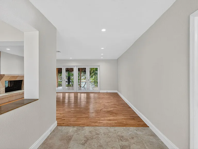 2213 NE 16th St — Photo 4