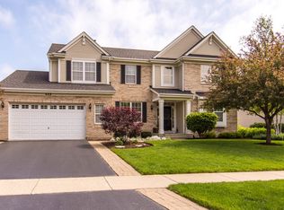 449 Wentworth Cir, Cary, IL 60013