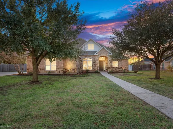 900 Queen Elizabeth Dr, Mc Gregor, TX 76657