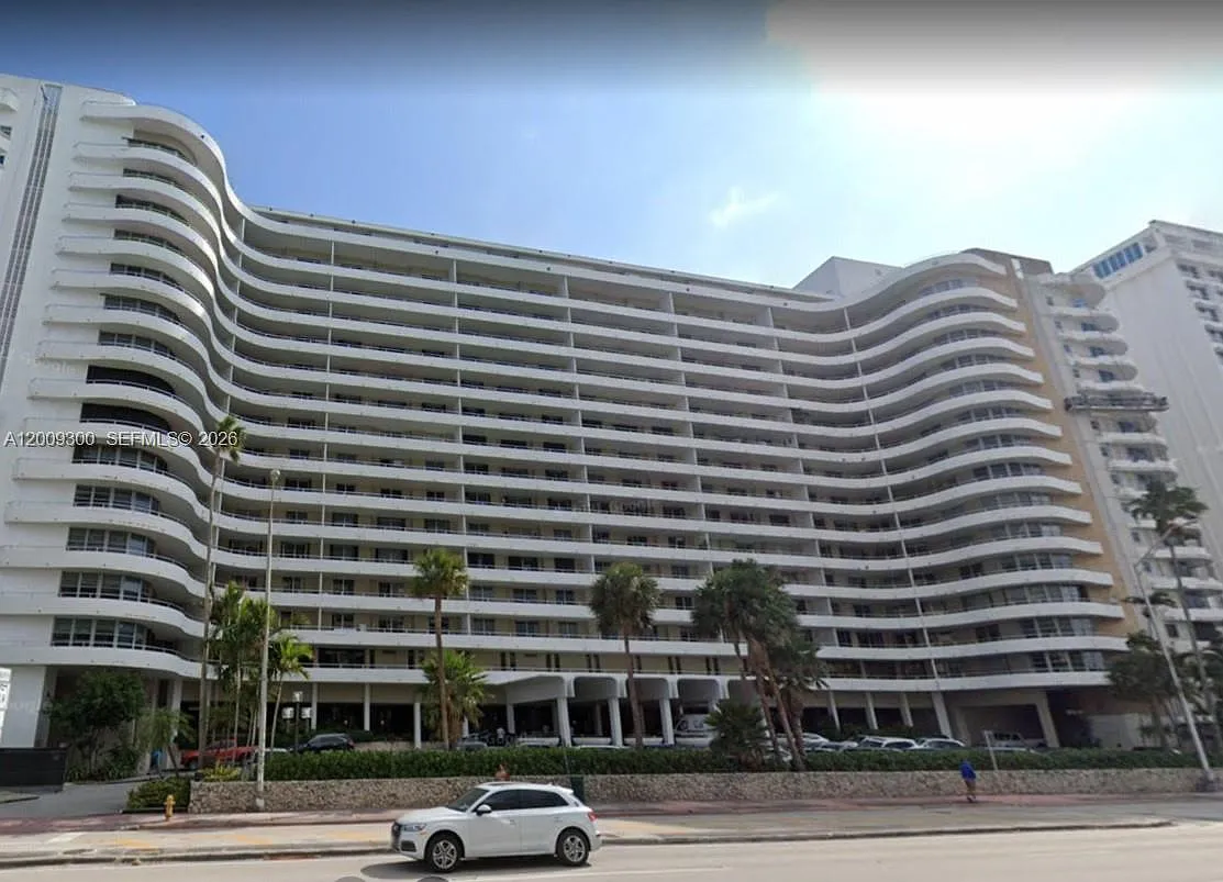 Oceanside Plaza Condo — Photo 1