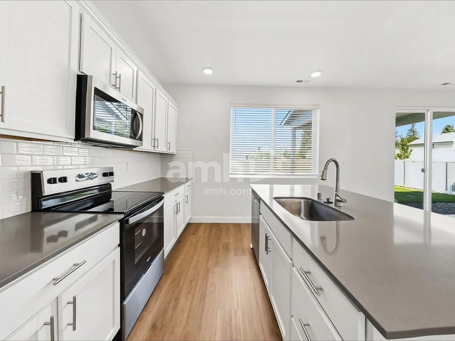 4 bed, 2.5 bath, 2208 sqft, $3,300 — Photo 3