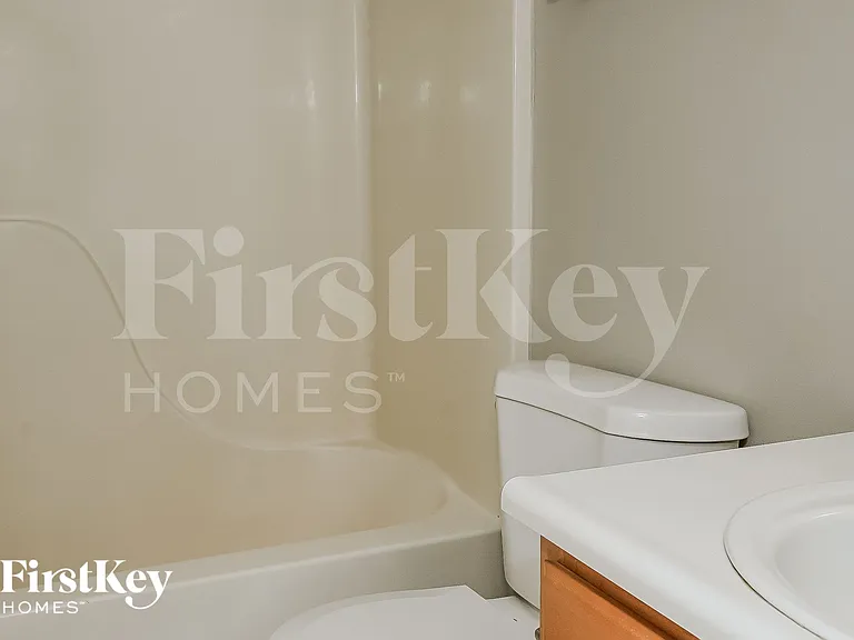 6735 Ossington Dr — Photo 13