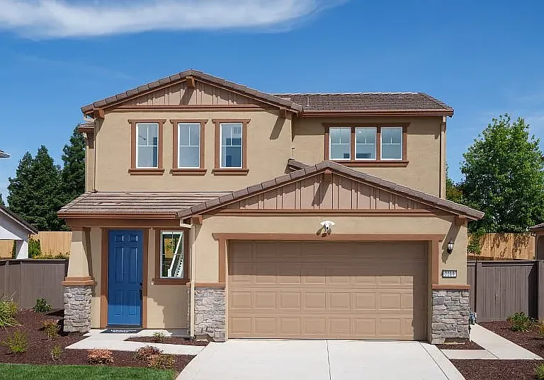 999 Lost Creek Ranch Dr — Photo 1