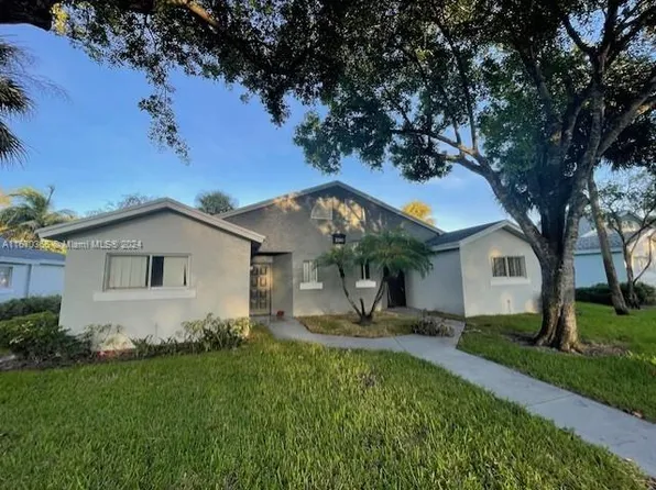 1080 Lake Victoria Dr APT B, West Palm Beach, FL 33411