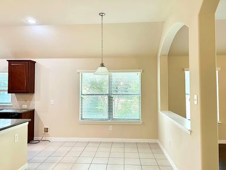 1104 Valerie Cv — Photo 13