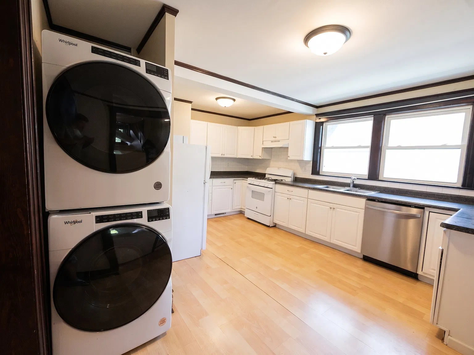 6 bed, 1900 sqft, $5,149 — Photo 4