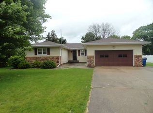 1202 Maplewood Dr, Monmouth, IL 61462