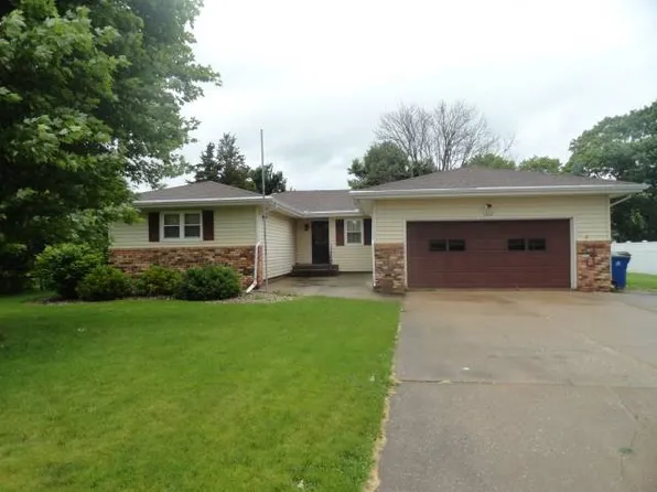 1202 Maplewood Dr, Monmouth, IL 61462