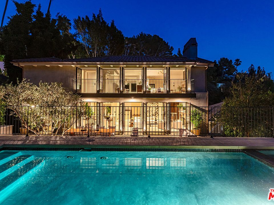 1st image of 1549 N Doheny Dr