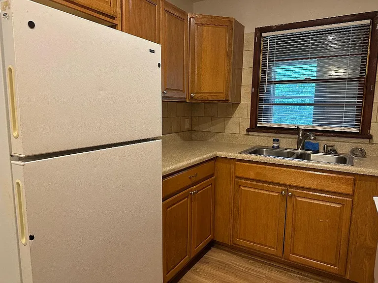 241 Woodview Ave — Photo 9