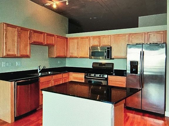 2nd image of 1305 S Michigan Ave APT 812