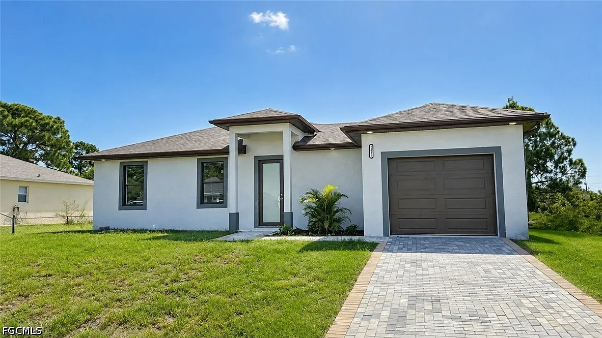 3 bed, 2.0 bath, 1300 sqft, $1,950 — Photo 2