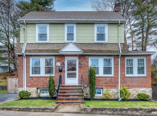 27 Stearns Rd, West Roxbury, MA 02132