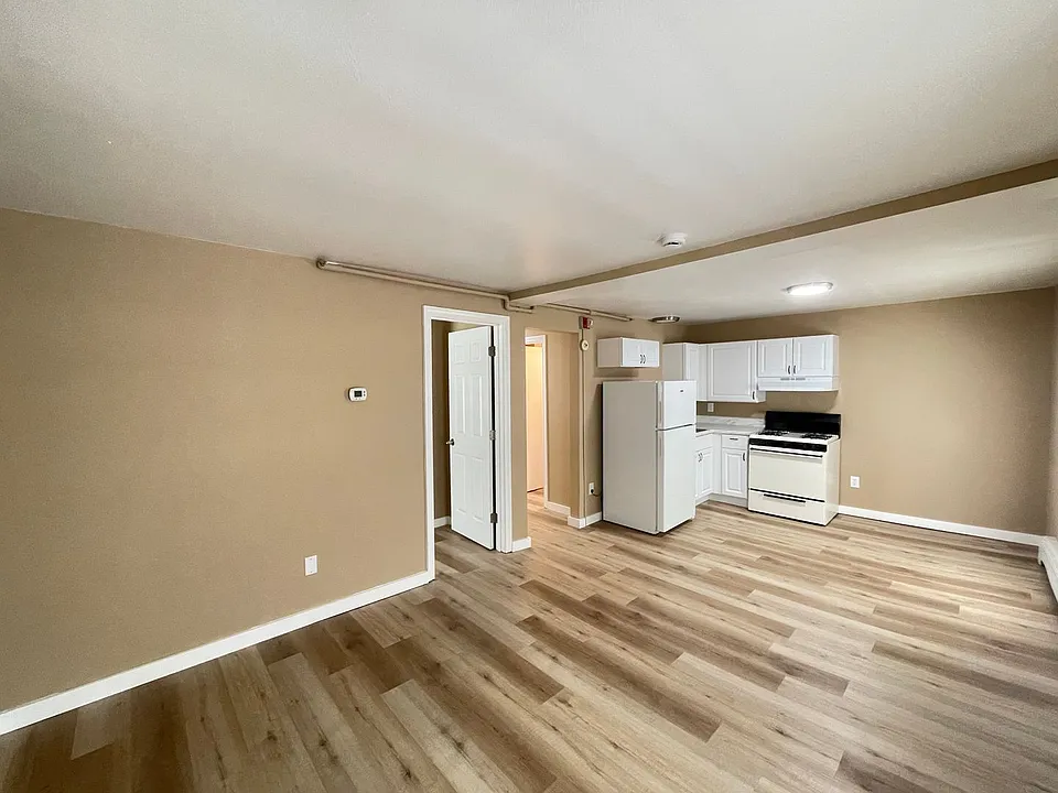 98 Main St #5