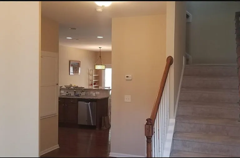 25 Piccadilly Ct — Photo 2