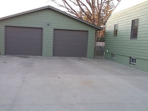 Unattached Double Garage