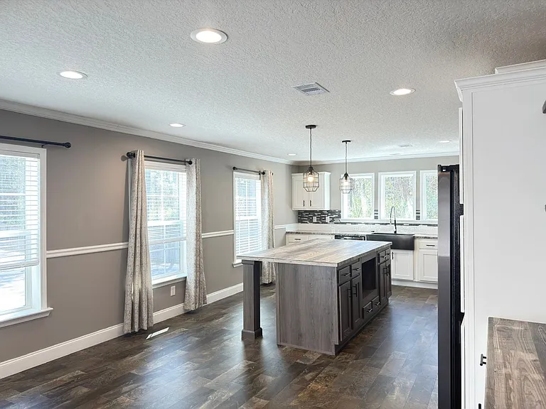 55 Oak Ave — Photo 6
