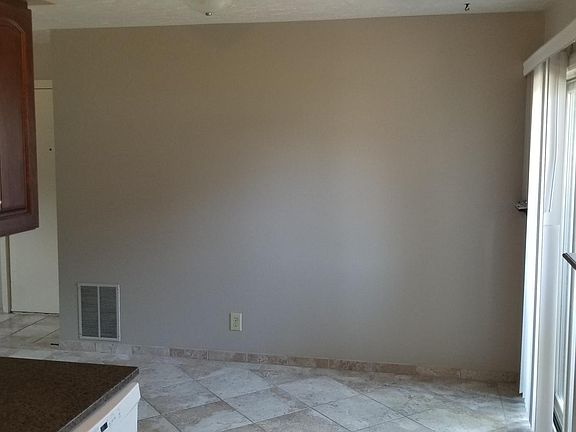 3rd image of 660 Kennedy Dr APT 5