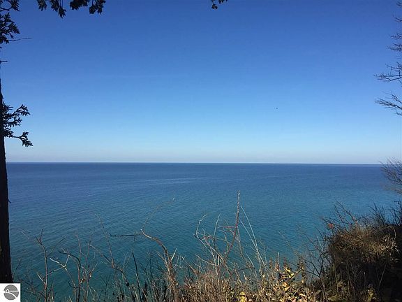 2nd image of N High Bluffs Dr