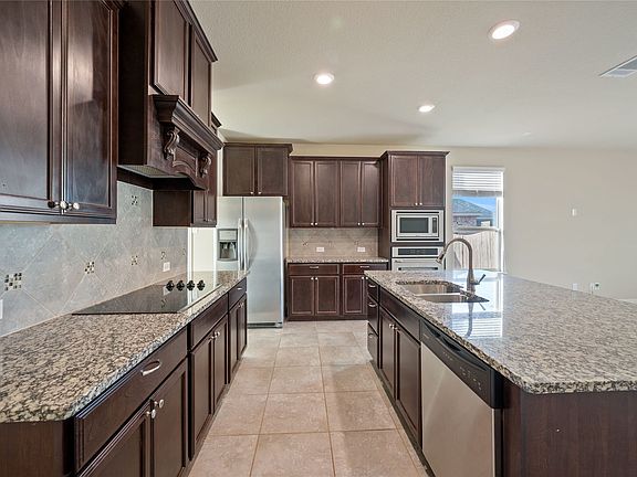 4th image of 549 Northwood Dr