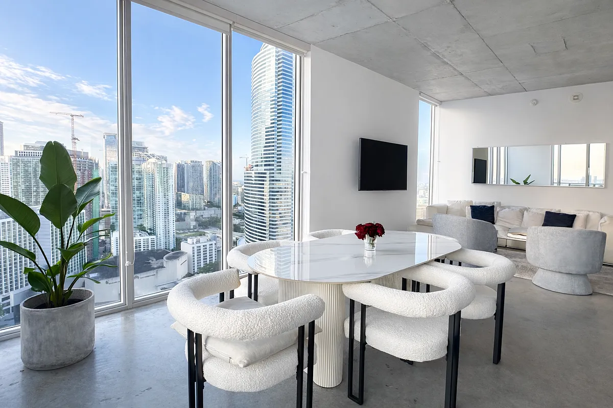 Dining and living - 151 SE 1st St #3401