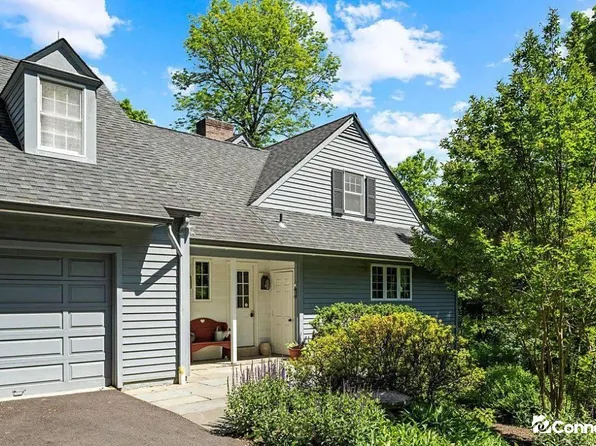 1057 Crossing Farm Ln, Washington Crossing, PA 18977