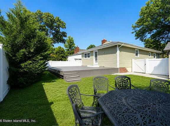 5th image of 182 Oakdale St