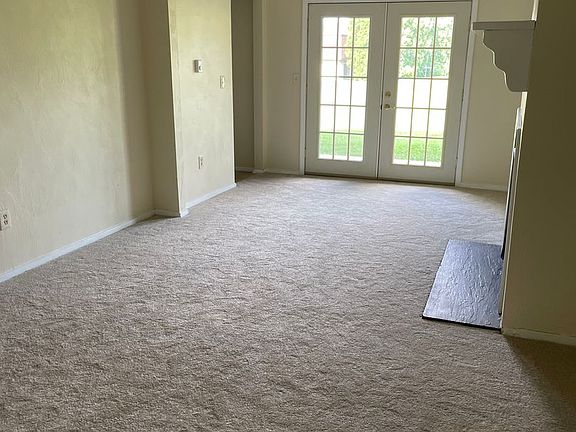 5th image of 704 Torrey Ln #A