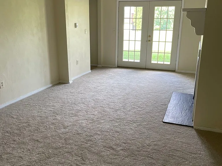 704 Torrey Ln — Photo 5