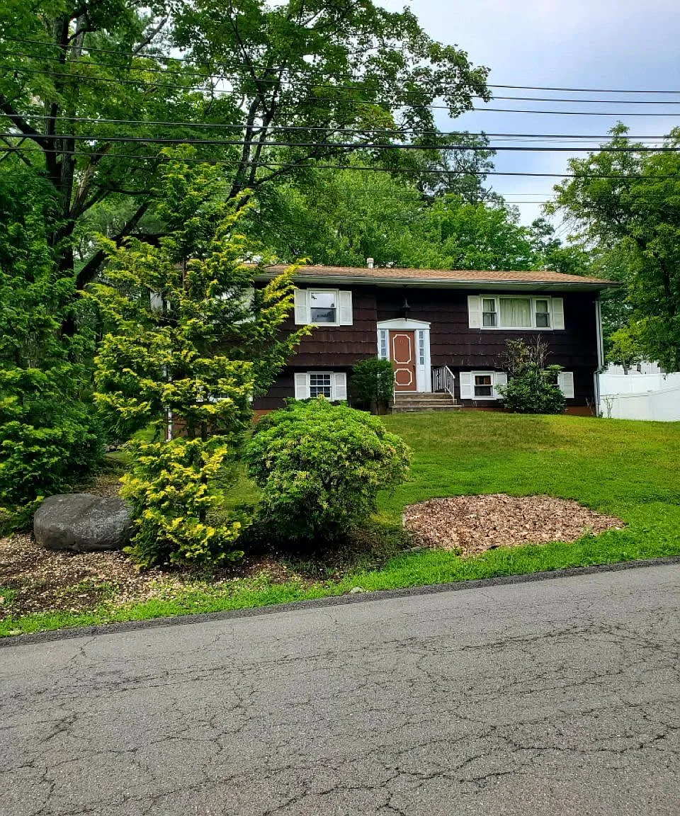 4 bed, 1894 sqft, $4,300 — Photo 1