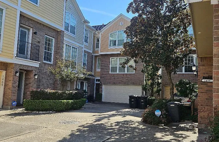 1413 W Webster St — Photo 24