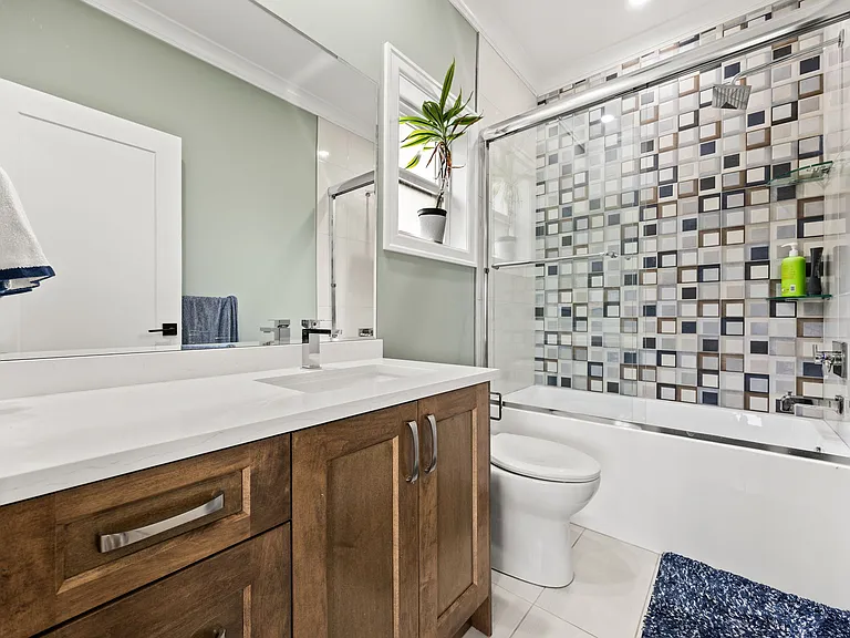 953 Jarvis St — Photo 38