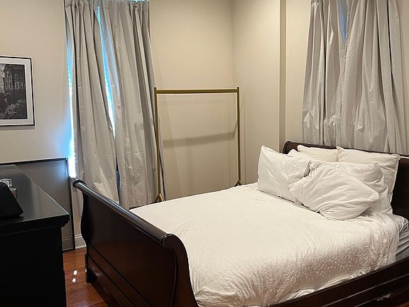 3rd image of 2122 Locust St APT 1D