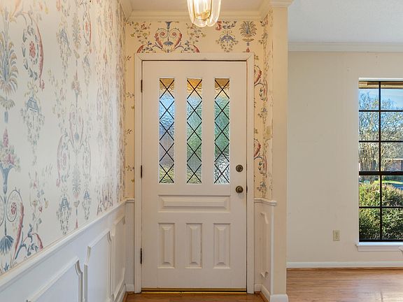 5th image of 105 Mosswood Cir