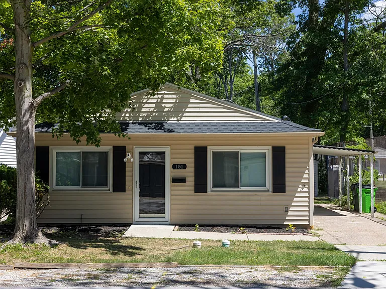 Oakwood Dr — Photo 5