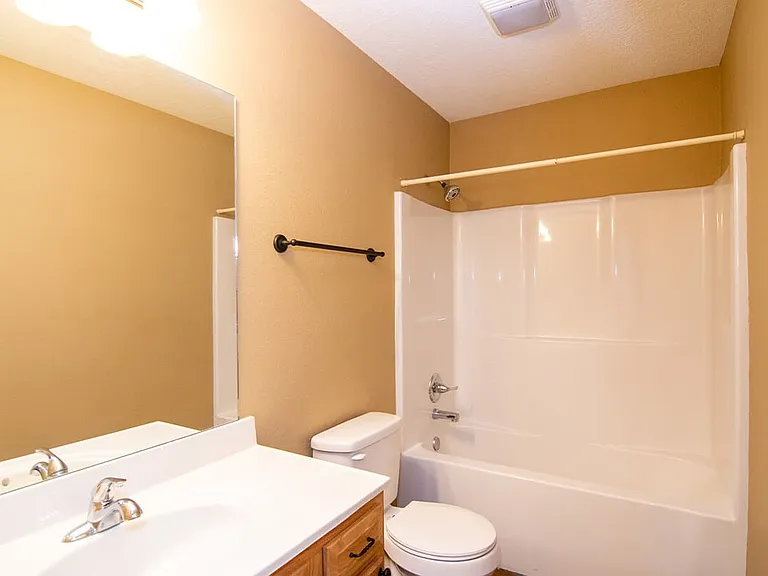 225-SHJ-PKWY-PEYTON-PLACE-bathroom2_03252025