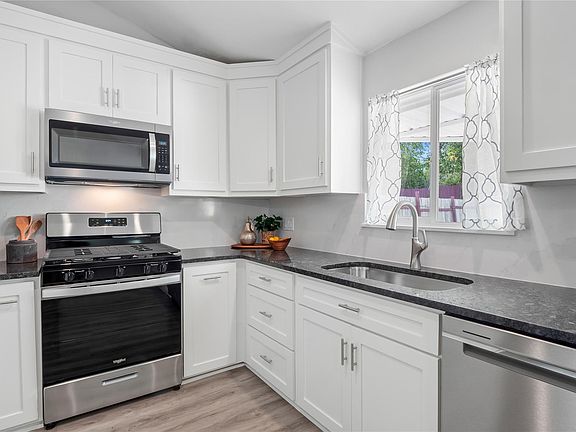 2nd image of 8007 Colony Loop Dr