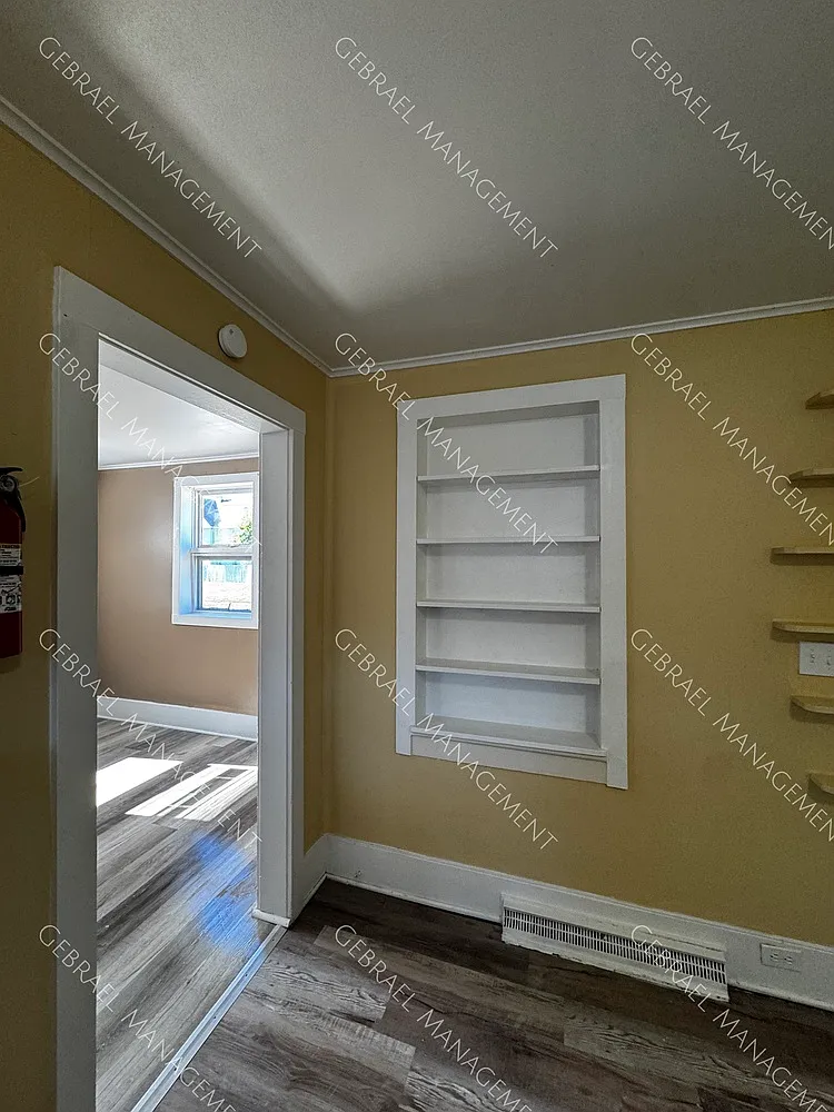 921 Ames St. NEW — Photo 3