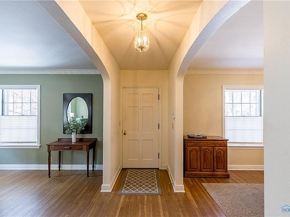 3rd image of 2624 Meadowwood Dr