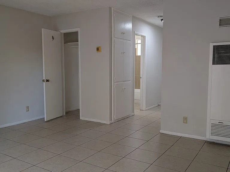 611 N Alhambra Ave — Photo 2