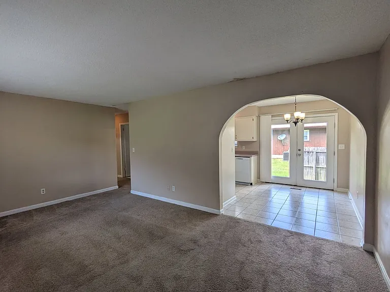4753 Tessie Ln — Photo 3