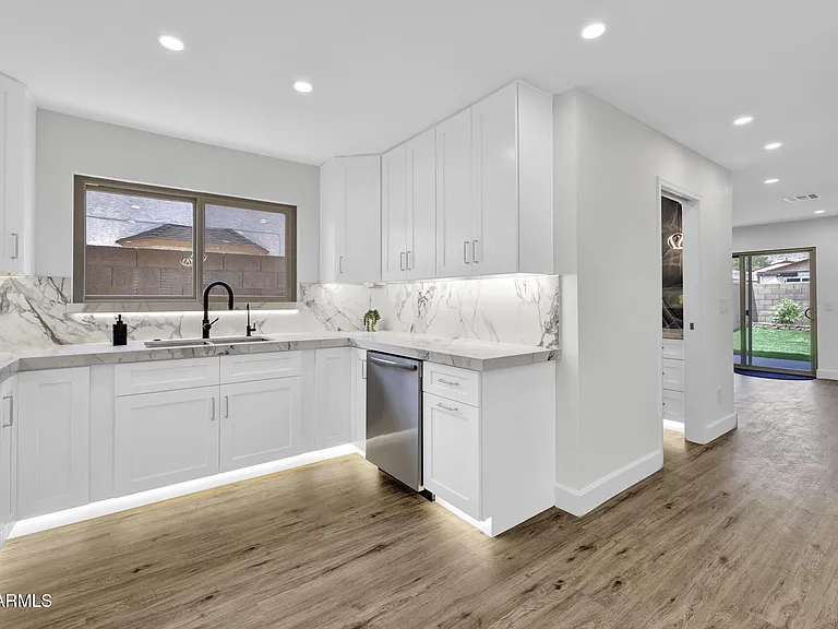4760 W Wahalla Ln — Photo 5
