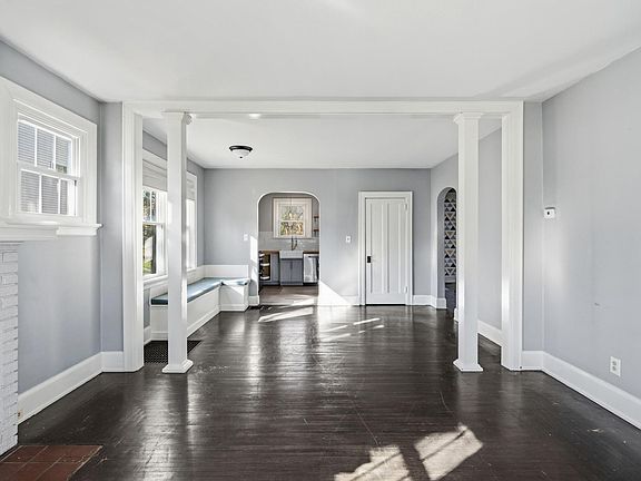 3rd image of 9 Ridgeway Ave