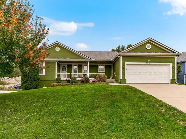 1107 Elm Cir, Pleasant Hill, MO 64080
