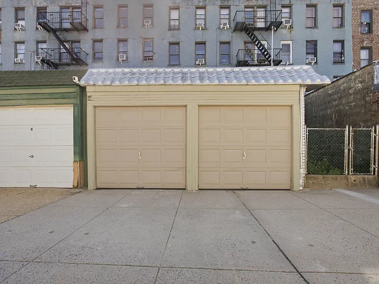 24-41 43rd St #Townhouse 1 — Photo 7