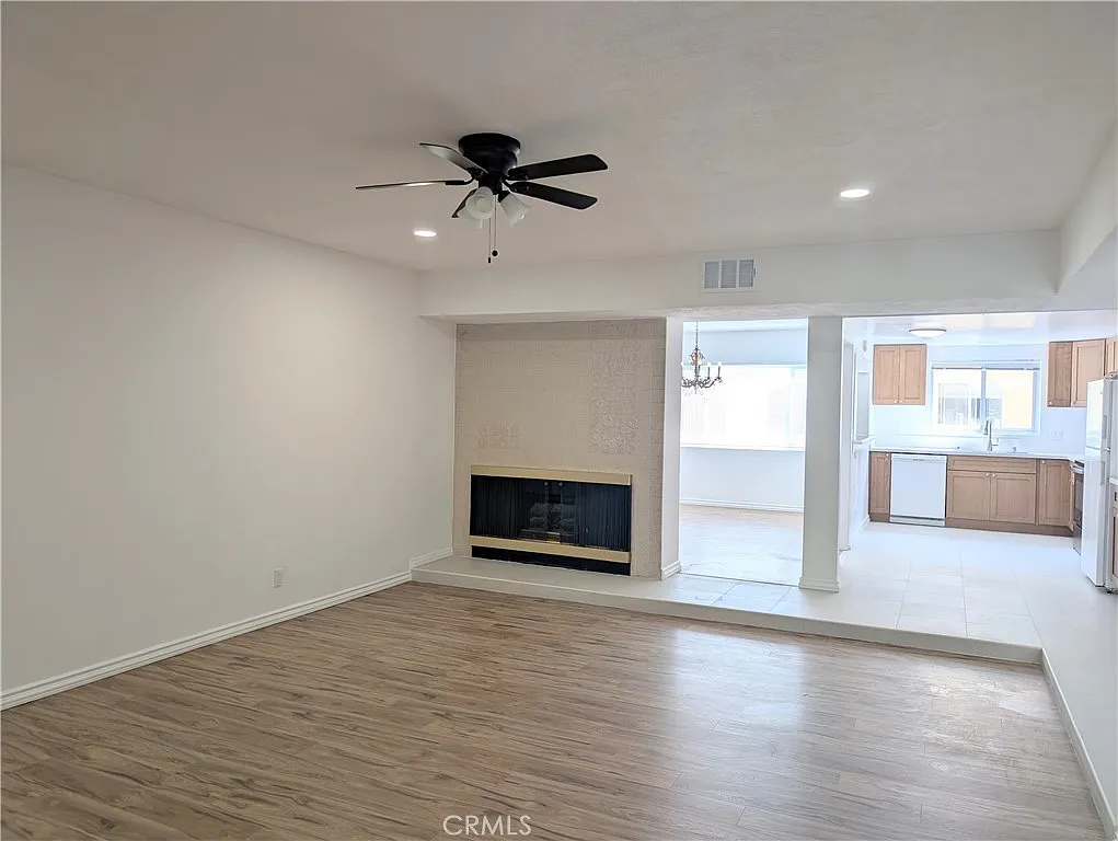 Building Photo - 630 W Huntington Dr #103