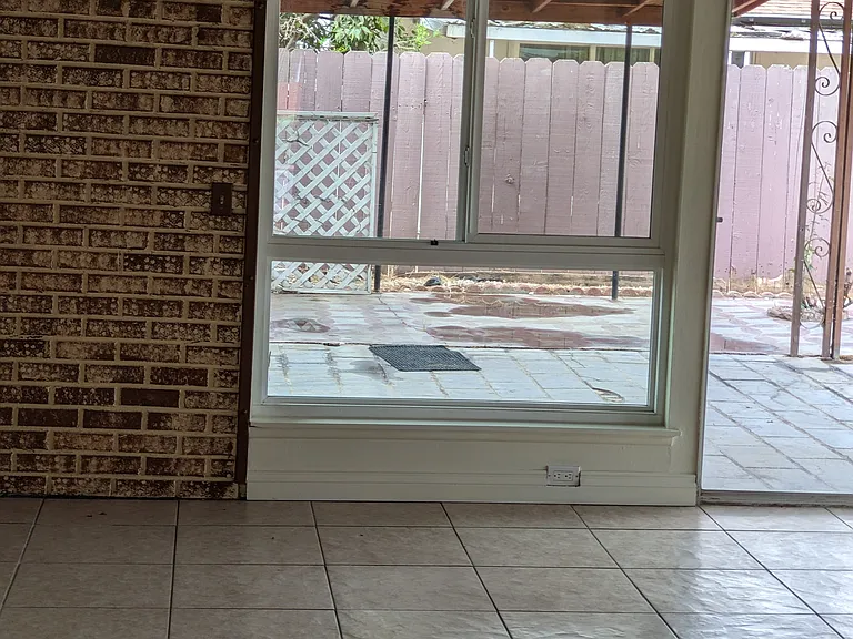 919 Milane Ln — Photo 5