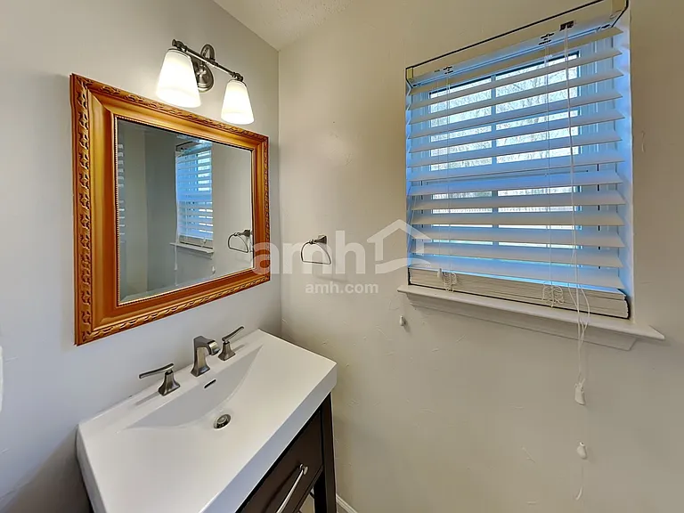 2126 Burgess Ln — Photo 8